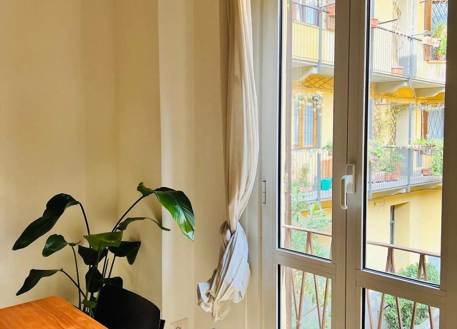 Cozy Studio Navigli Milan Apartment