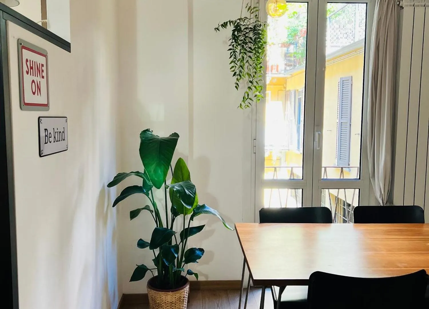 Cozy Studio Navigli Milan 0*,
